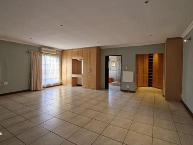 4 Bedroom House in Die Heuwel