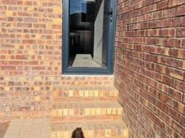4 Bedroom House in Die Heuwel