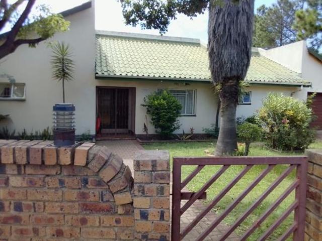 4 Bedroom House in Die Heuwel