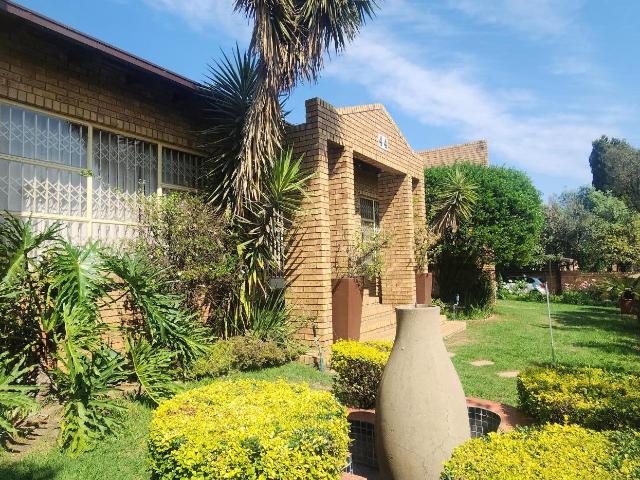 4 Bedroom House in Die Heuwel