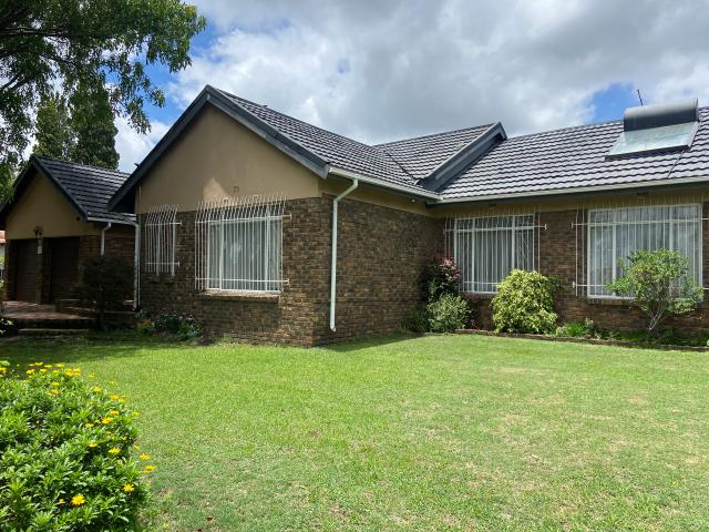 4 Bedroom House in Die Heuwel