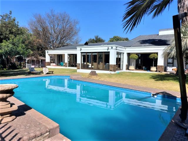 4 Bedroom House in Die Heuwel