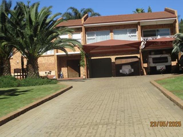 4 Bedroom House in Die Heuwel