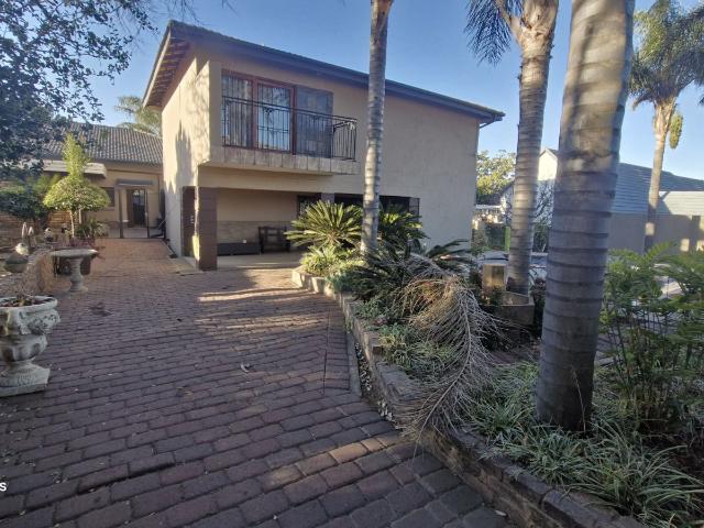 4 Bedroom House in Die Heuwel