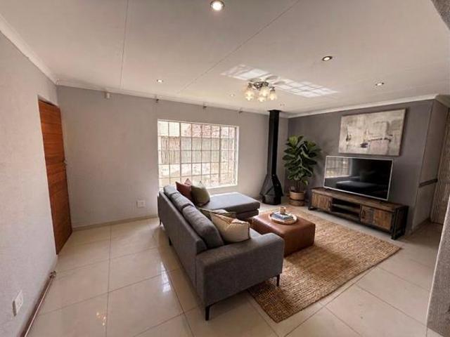 3 Bedroom House in Die Heuwel