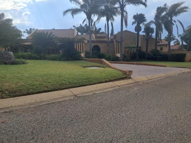 4 Bedroom House in Die Heuwel