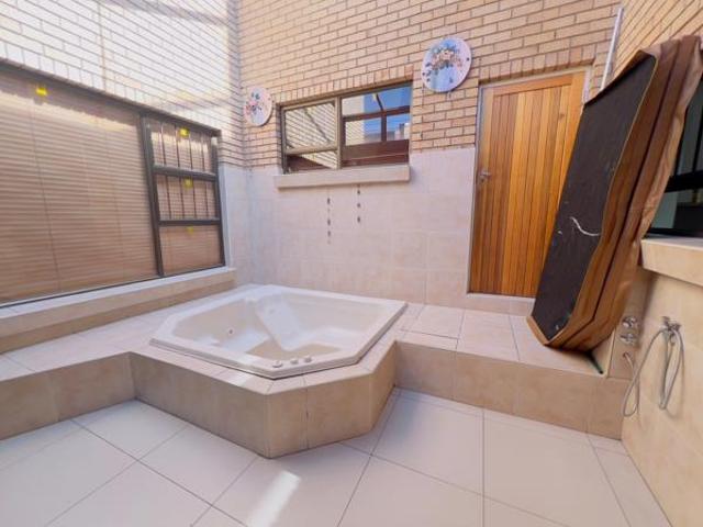 4 Bedroom House in Die Heuwel