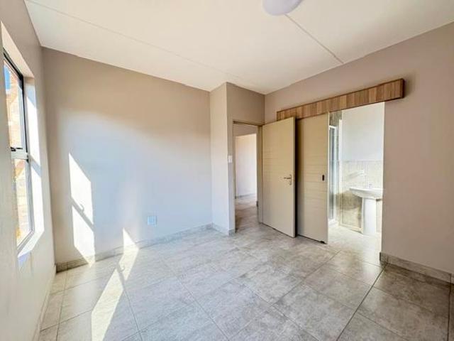 4 Bedroom House in Die Heuwel
