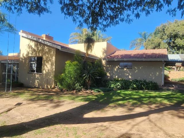 4 Bedroom House in Die Heuwel