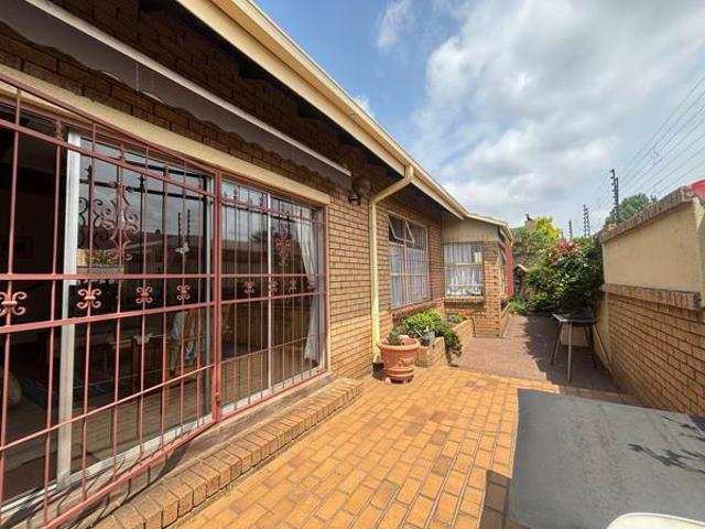 4 Bedroom House in Die Heuwel