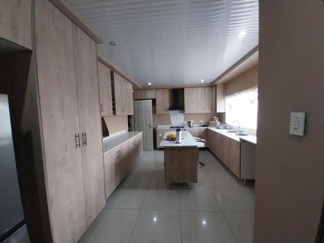 4 Bedroom House in Die Heuwel