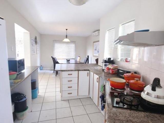 4 Bedroom House in Die Hoewes