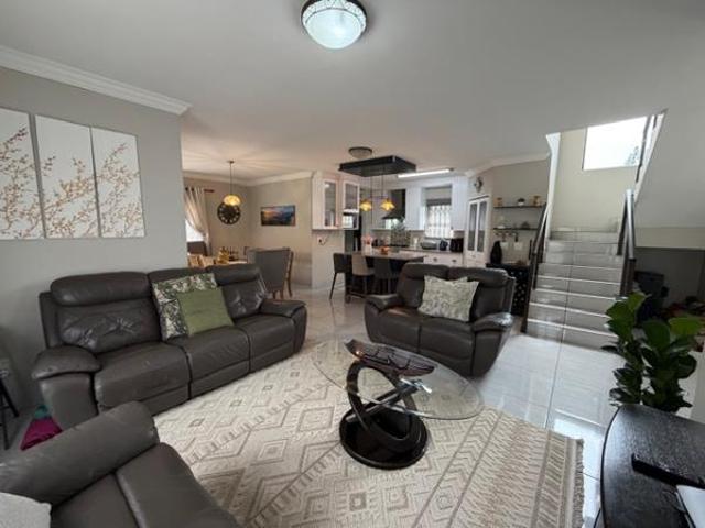 4 Bedroom House in Die Hoewes
