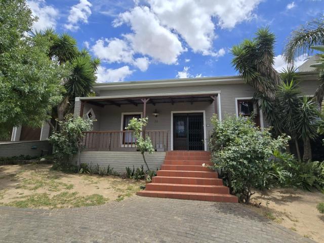 4 Bedroom House in Die Wingerd