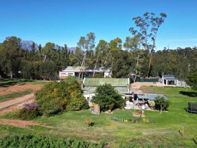4 Bedroom House in Diemersfontein Wine and Country Estate