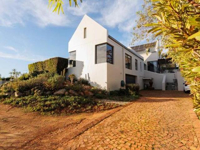 4 Bedroom House in Diemersfontein Wine and Country Estate