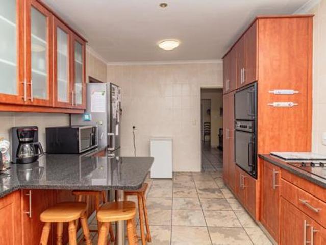 4 Bedroom House in Duynefontein
