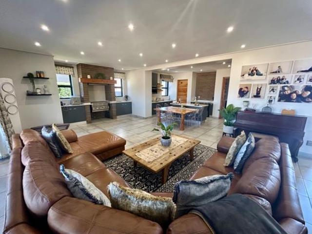 4 Bedroom House in Dullstroom