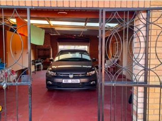 4 Bedroom House in Dundee
