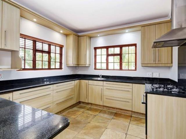 4 Bedroom House in D'urbanvale