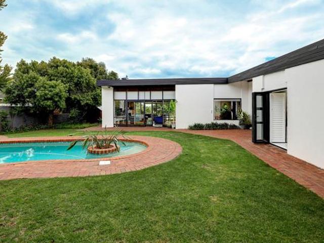 4 Bedroom House in Durbanville Hills