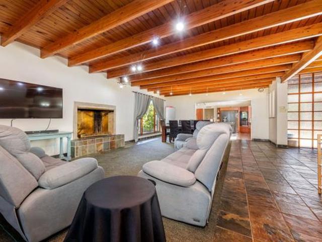4 Bedroom House in Durbanville Hills