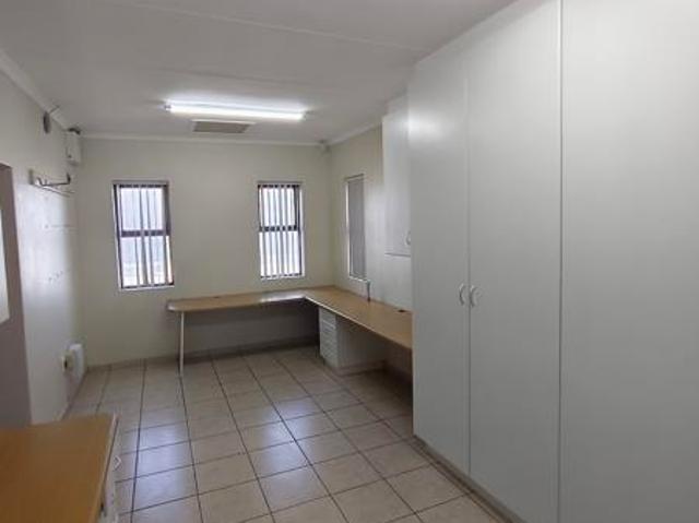 4 Bedroom House in Dwarswegstrand