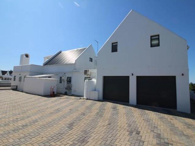 4 Bedroom House in Dwarskersbos