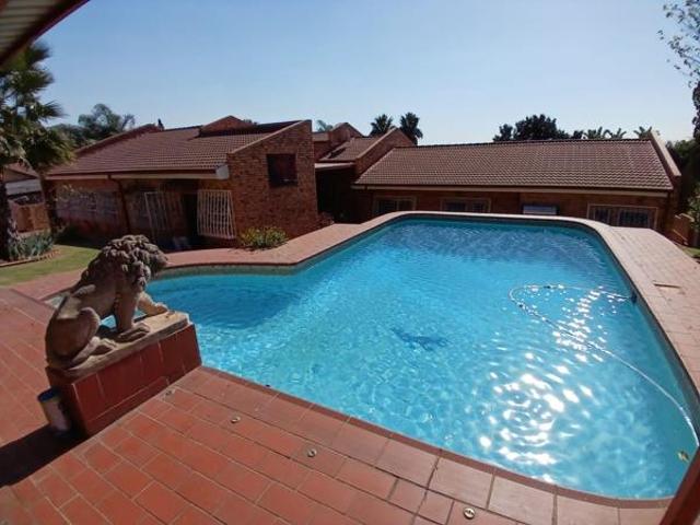 4 Bedroom House in Die Heuwel