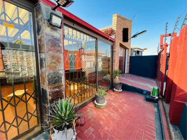 4 Bedroom House in Embalenhle