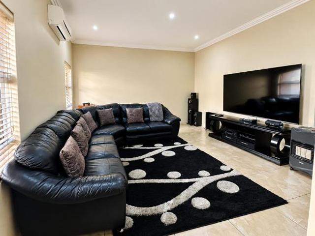 4 Bedroom House in Emfuleni Golf Estate