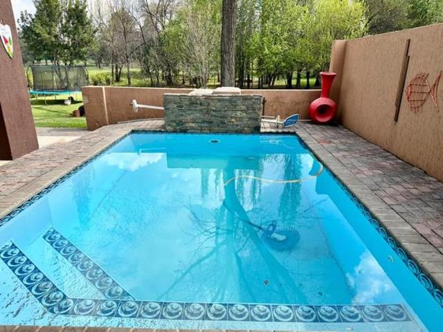 4 Bedroom House in Emfuleni Golf Estate