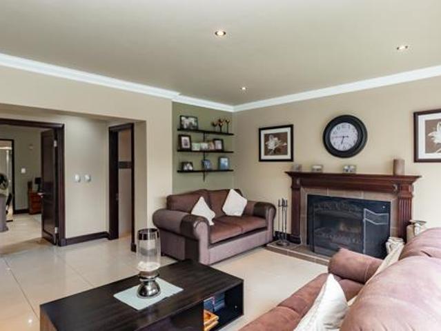 4 Bedroom House in Eagle Canyon Golf Estate