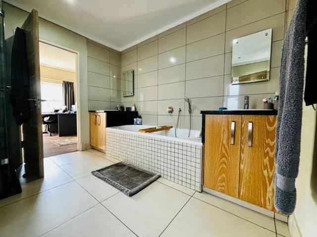 4 Bedroom House in Ebotse Estate