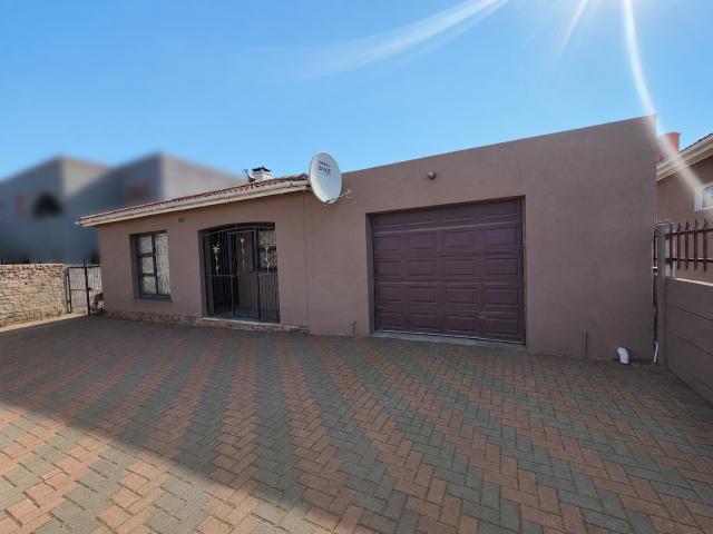 4 Bedroom House in Eikendal