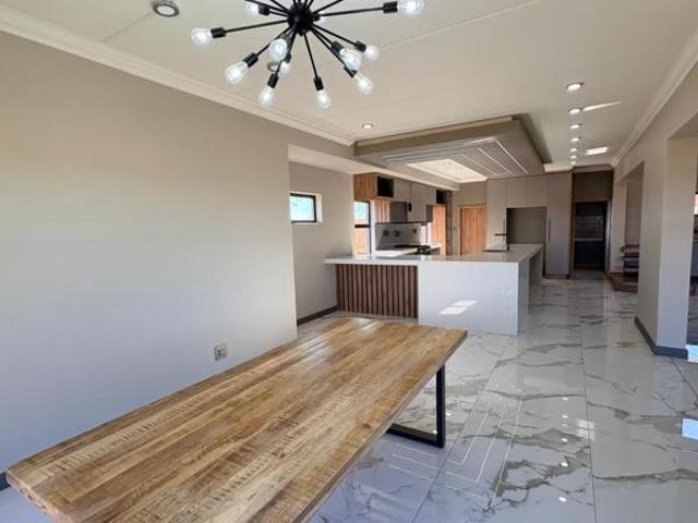 4 Bedroom House in El Toro Park