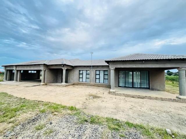 4 Bedroom House in Elandia