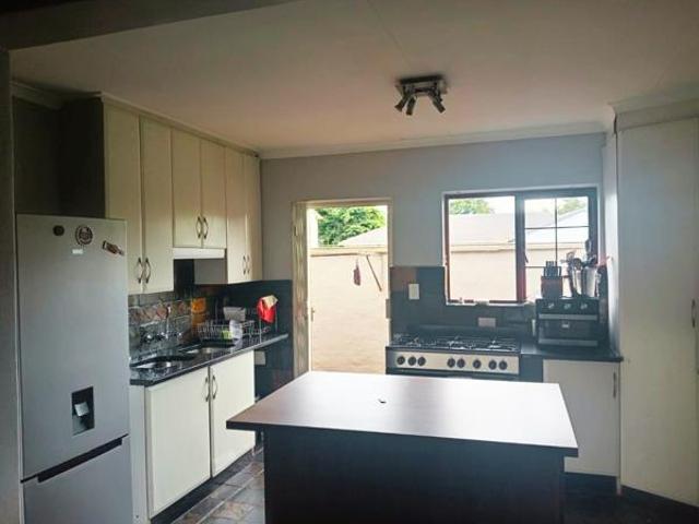 4 Bedroom House in Eldo Glen