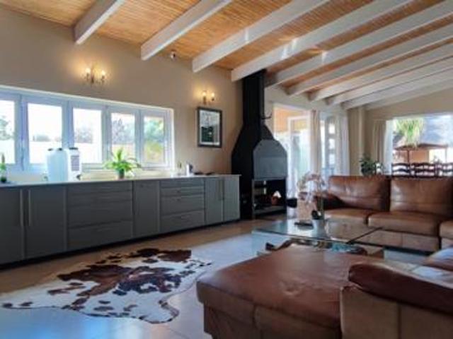 4 Bedroom House in Eldoraigne