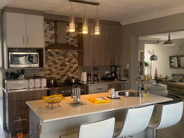 4 Bedroom House in Eldoraigne