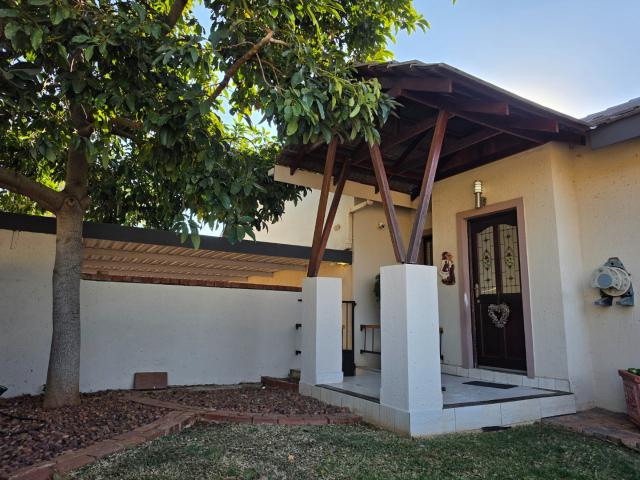 4 Bedroom House in Eldoraigne