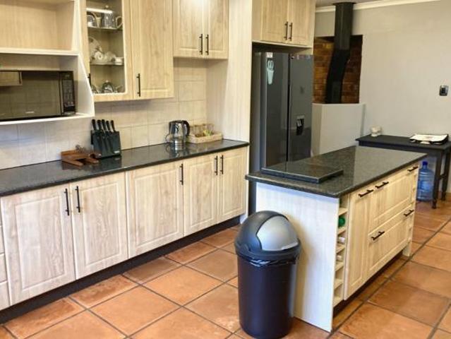 4 Bedroom House in Eldoraigne