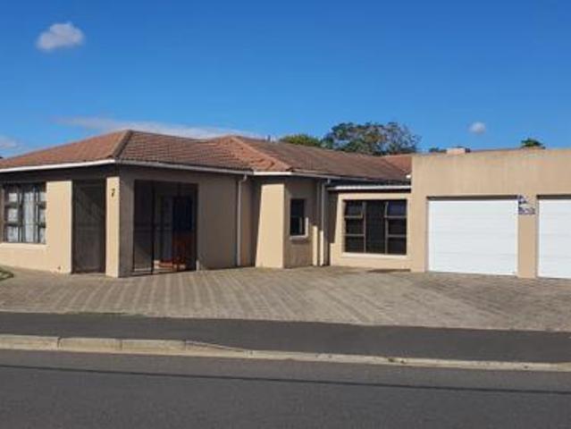 4 Bedroom House in Elsies River