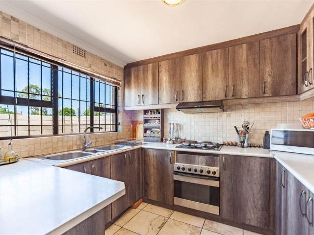 4 Bedroom House in Elsies River