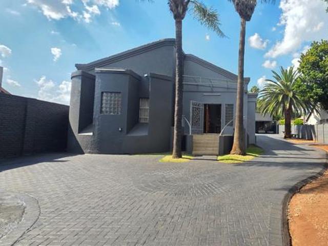 4 Bedroom House in Erasmia