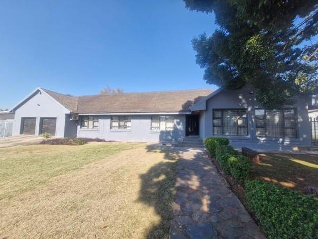 4 Bedroom House in Erasmia