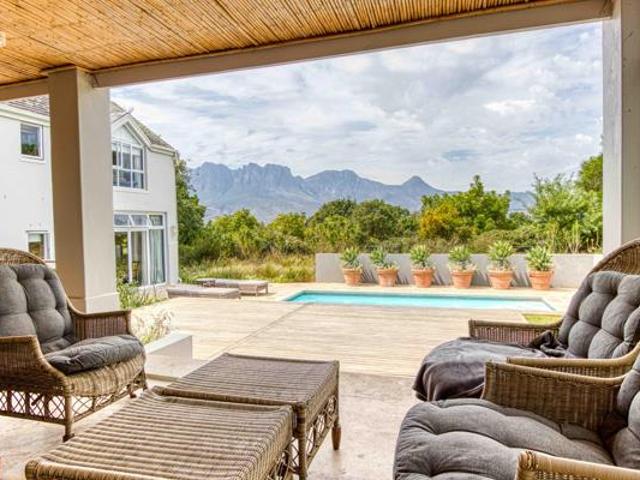 4 Bedroom House in Erinvale Golf Estate