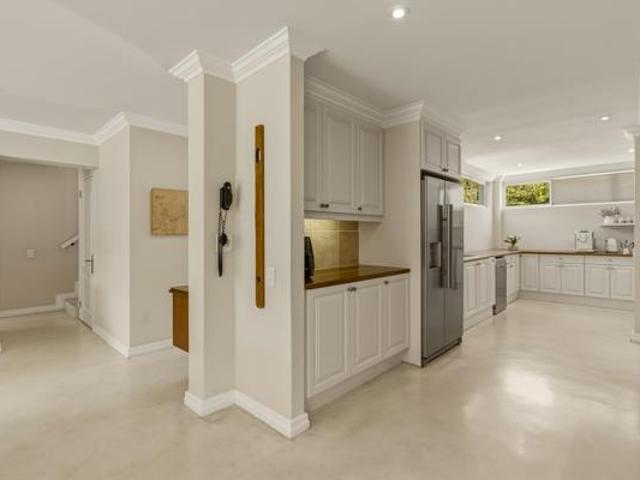 4 Bedroom House in Erinvale Golf Estate