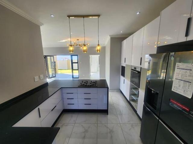 4 Bedroom House in Everglades Estate