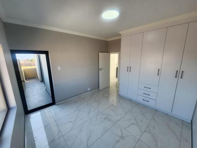 4 Bedroom House in Everglades Estate
